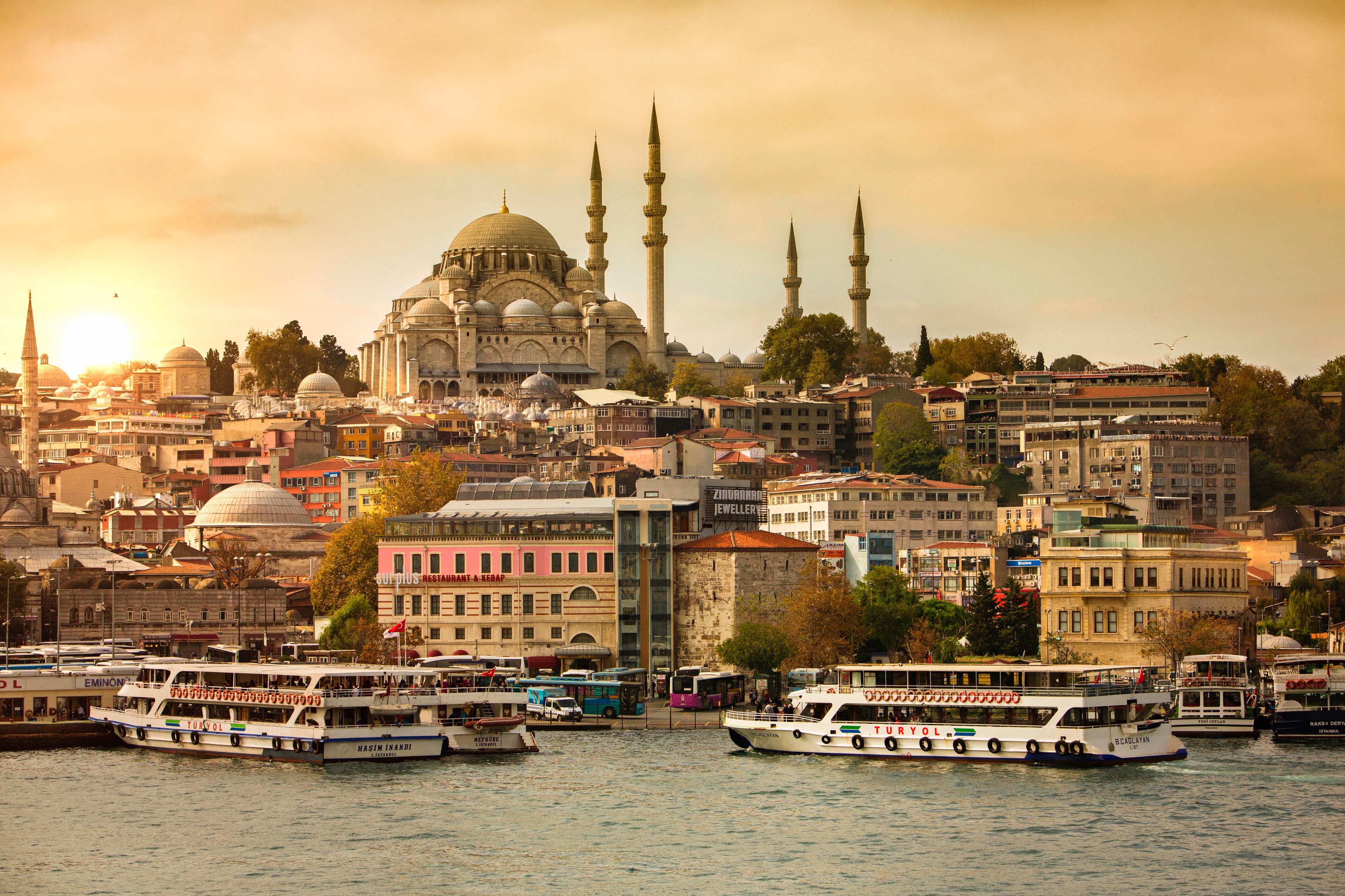 Moskee aan de Bosporus in Istanbul